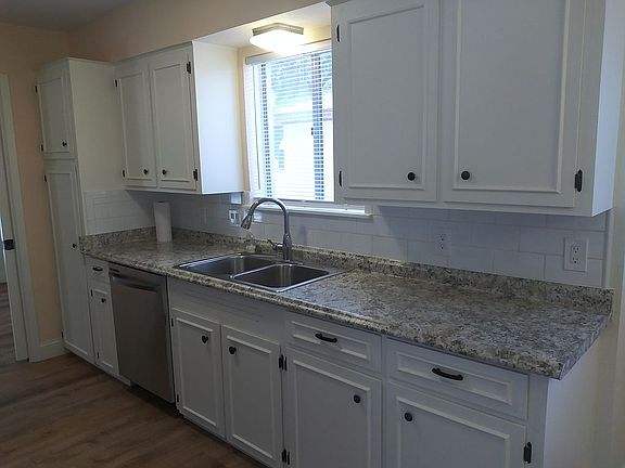5th image of 123 Chiltipin Dr