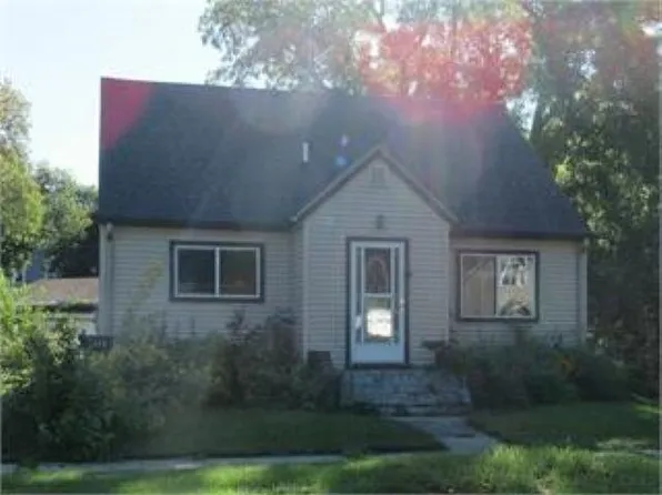 614 N 5th St, Estherville, IA 51334
