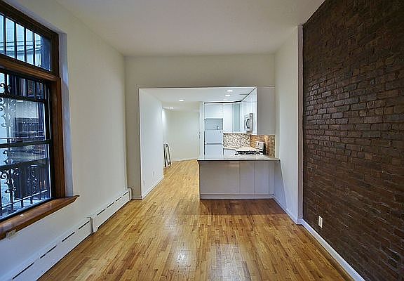 3rd image of 320 W 108th St APT 1B