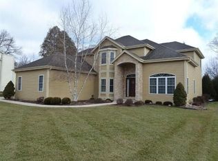 104 Blue Ridge Ct, Hartland, WI 53029