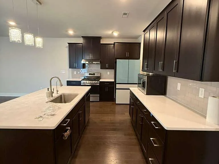 704 Peony Ln — Photo 30