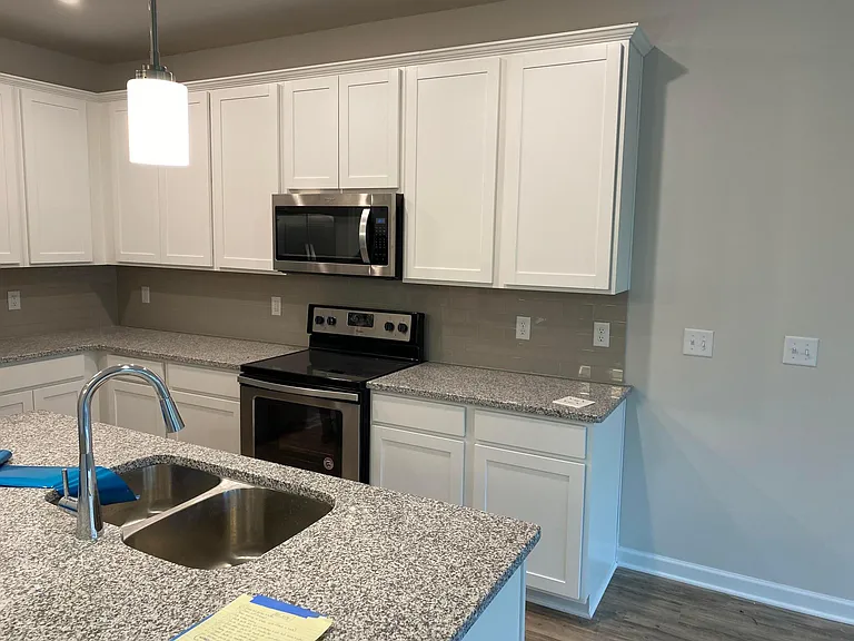 208 Netherlands Blvd — Photo 5