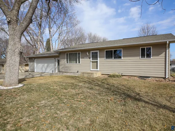 404 S 7th Ave, Brandon, SD 57005
