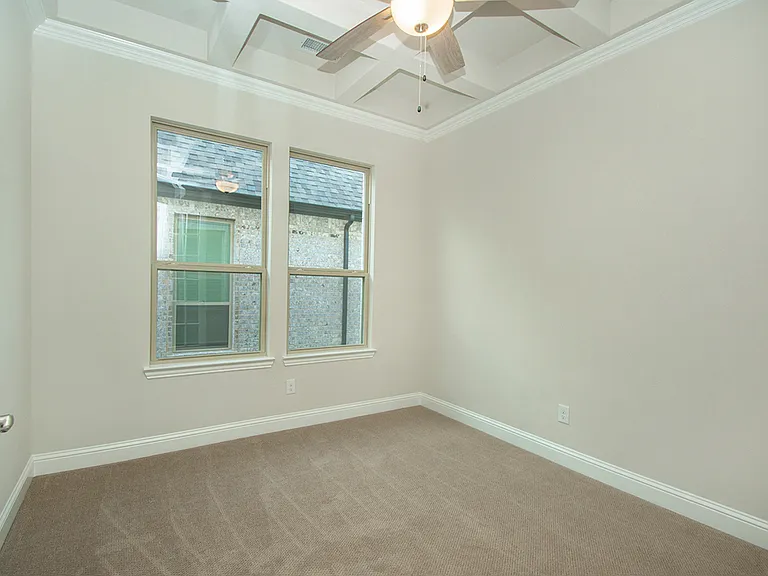 2223 Clairmount Dr — Photo 8