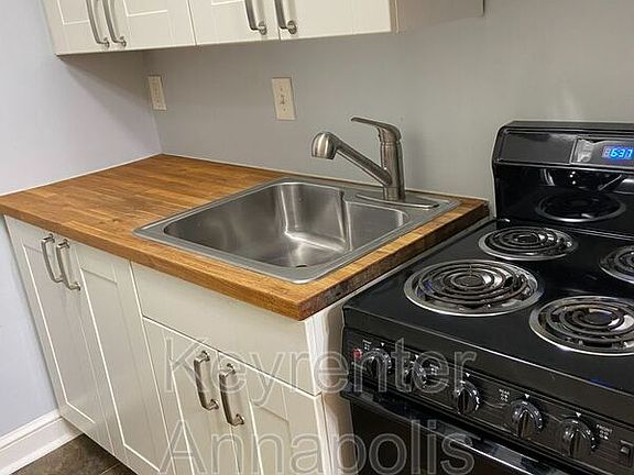 5th image of 709 Glenwood St