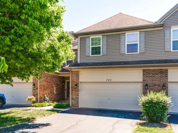 790 Oak Hollow Rd, Crystal Lake, IL 60014