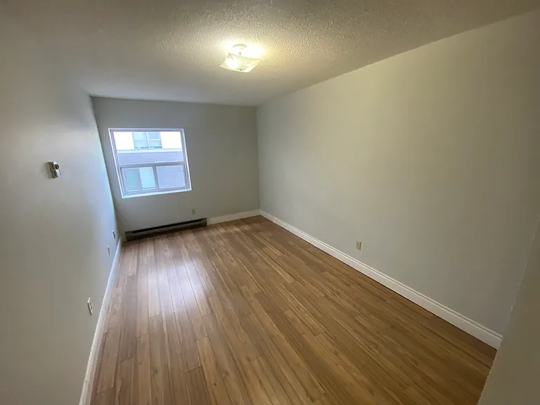 212 Colborne St — Photo 34