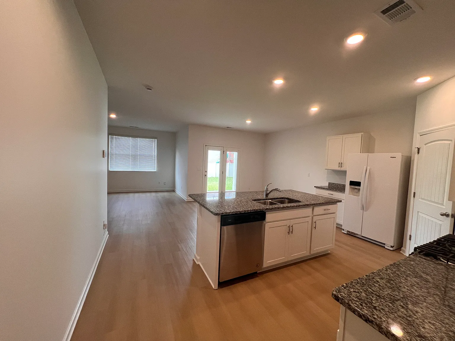 4 bed, 1774 sqft, $2,400 — Photo 2