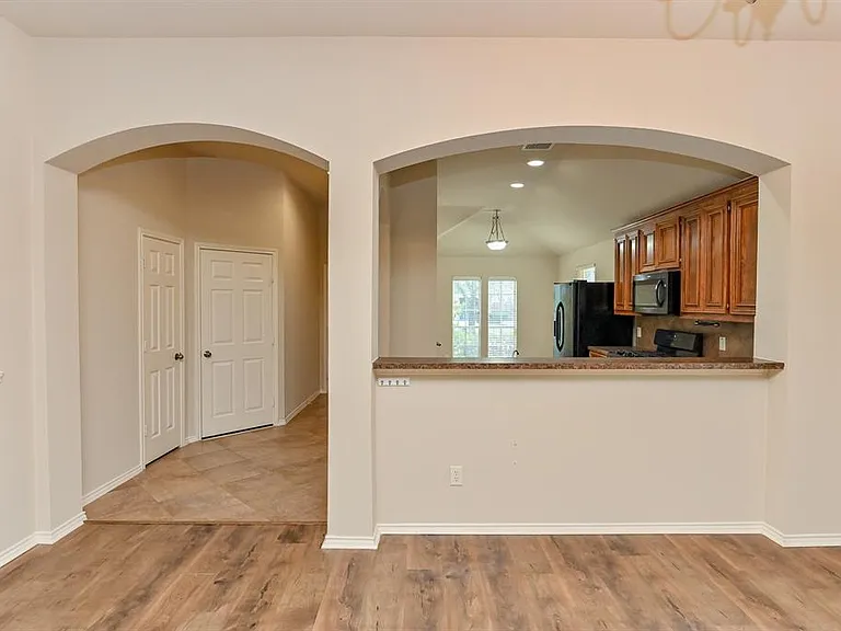 2106 Castle Gardens Ln — Photo 16
