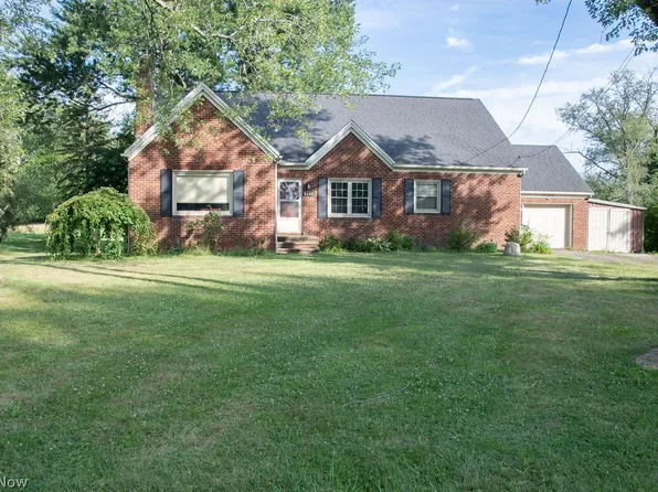 6240 Columbus Rd NE, Louisville, OH 44641