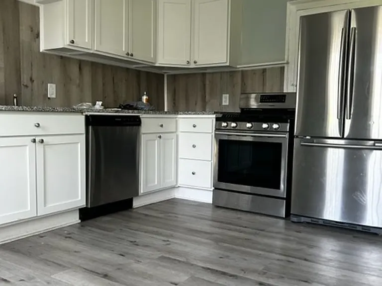 412 Johnson St — Photo 10