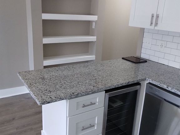 4th image of 225 E 20th St #14324759