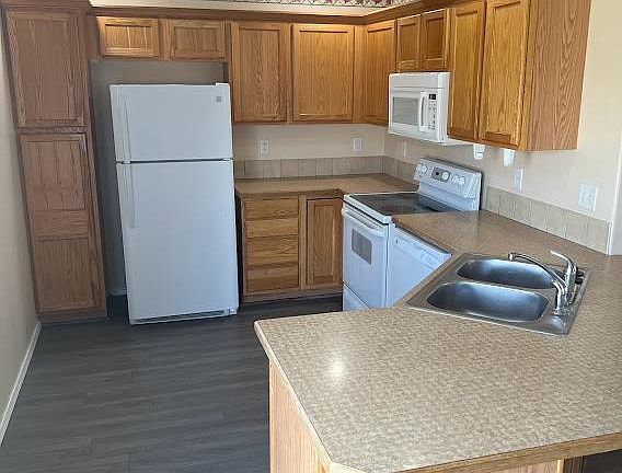 Kitchen, Refrigerator, Stove, Dishwasher and Microwave