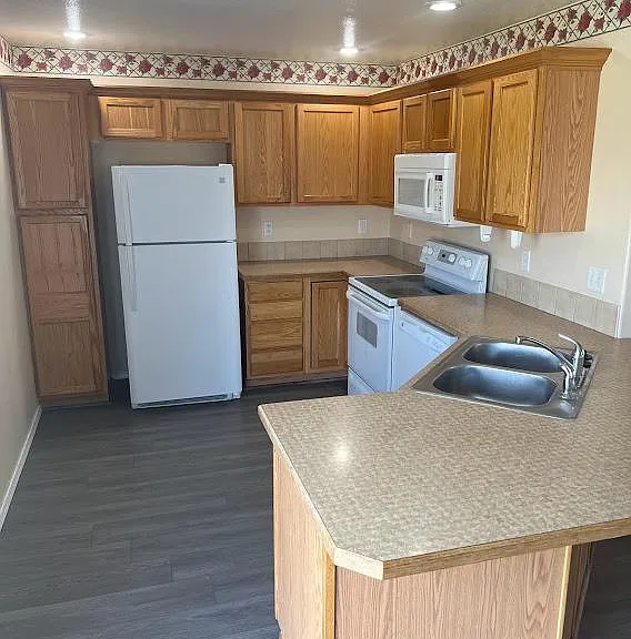 Kitchen, Refrigerator, Stove, Dishwasher and Microwave