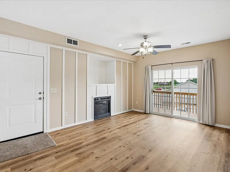 2 bed, 1027 sqft, $1,600 — Photo 4