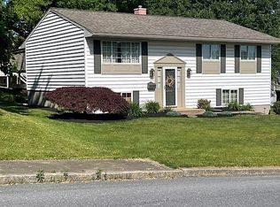 225 N Jackson St, Strasburg, PA 17579