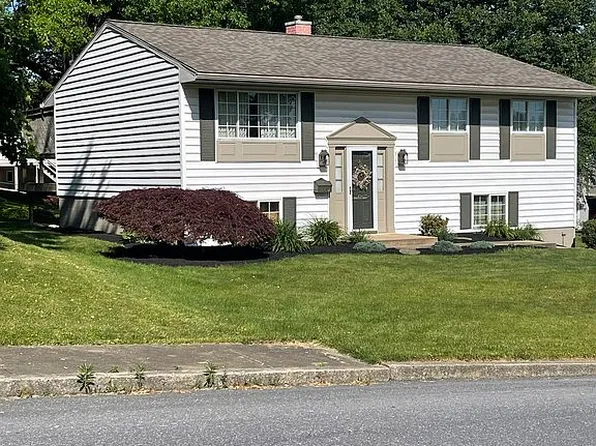 225 N Jackson St, Strasburg, PA 17579