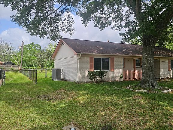 2nd image of 1802 Junker St