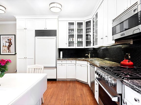 4th image of 171 W 71st St #2B