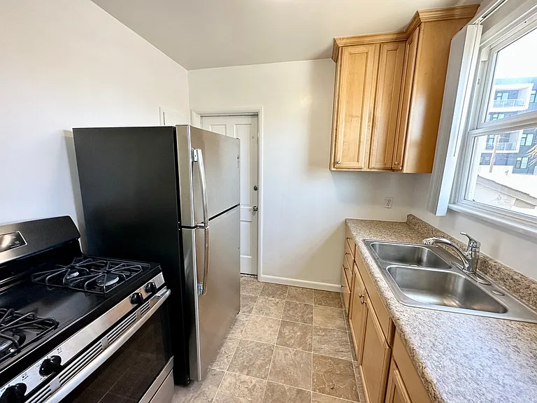 4464 Illinois St — Photo 3