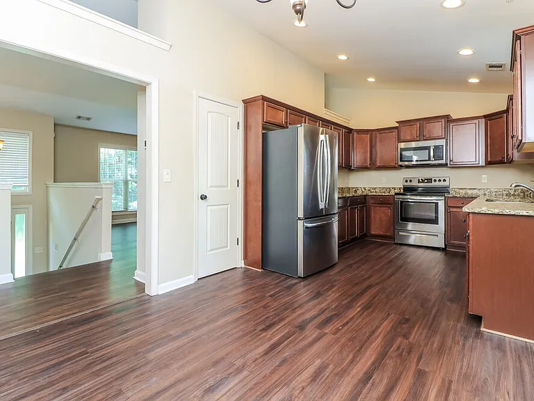 100 Comet Ct — Photo 9