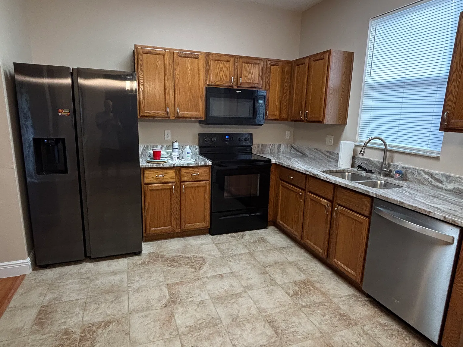 3 bed, 1321 sqft, $2,500 — Photo 3