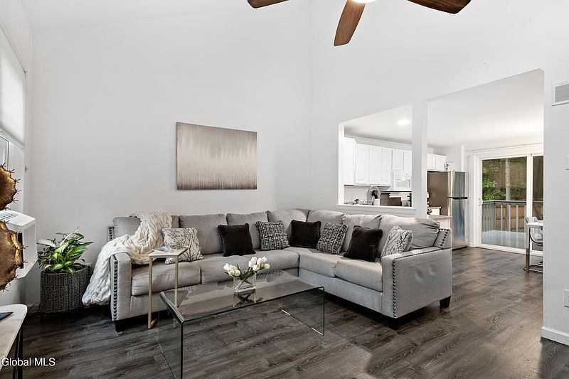 3rd image of 20 Wake Robin Road