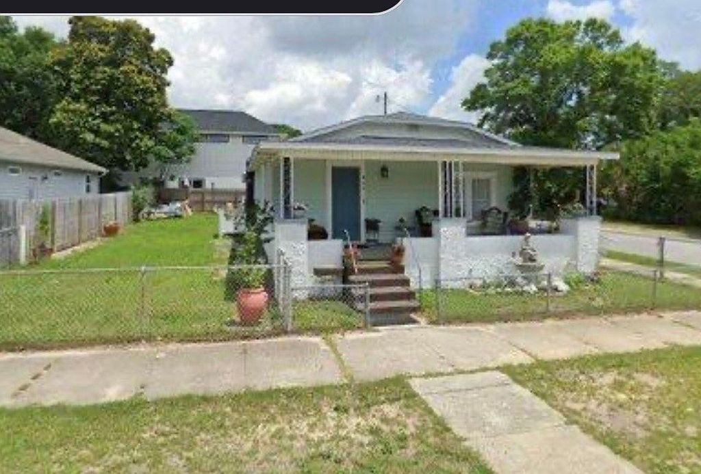 800 W Belmont St - Property Image
