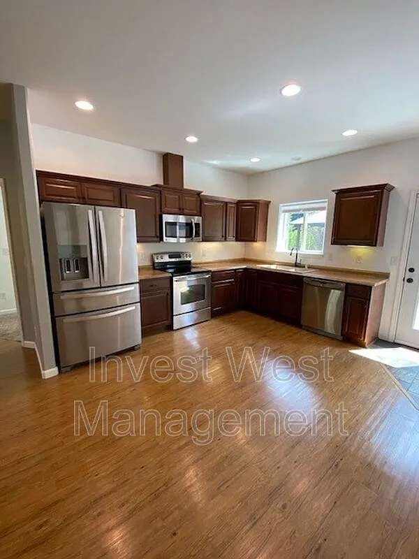 3 bed, 2.0 bath, 1309 sqft, $2,850 — Photo 3