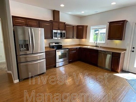 3rd image of 1801 NE 16th Way