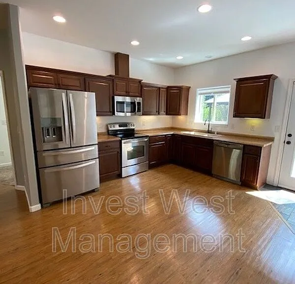 1801 NE 16th Way — Photo 3