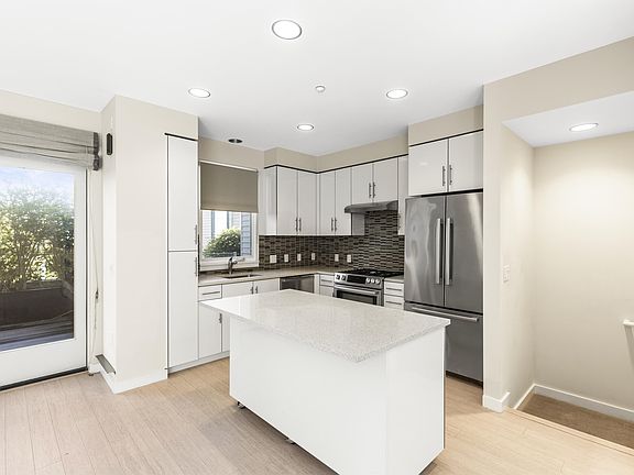 4th image of 150 Avocet Way #150