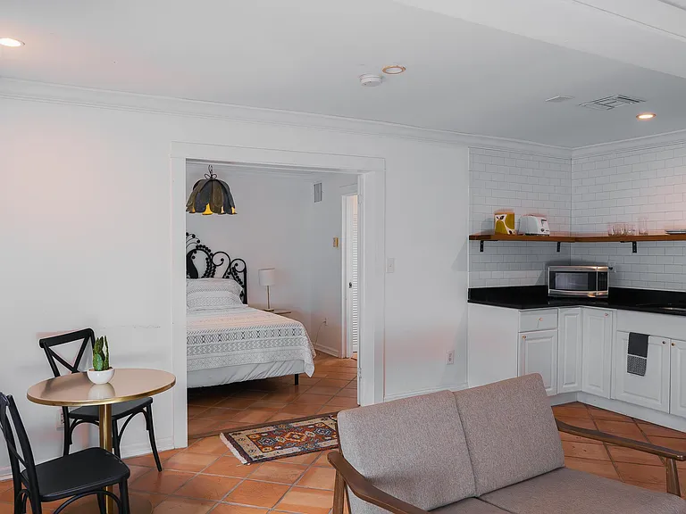 717 Forest Hill Blvd — Photo 24