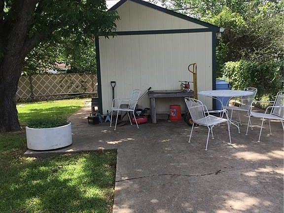 5th image of 2714 Stanford Dr
