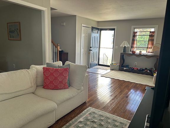 5th image of 464 Oldfield Rd #1