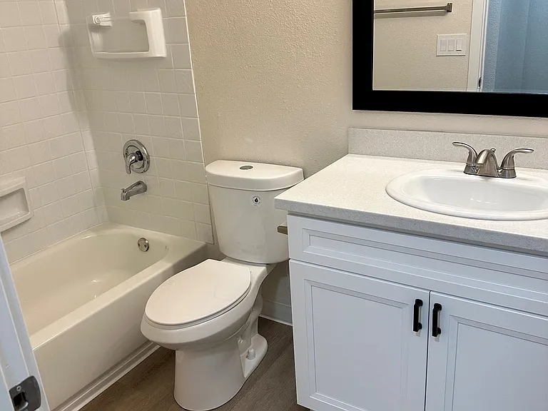 Westhampton Apartments — Photo 57