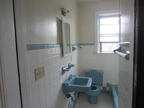 3rd image of 2805 Stratford Ave