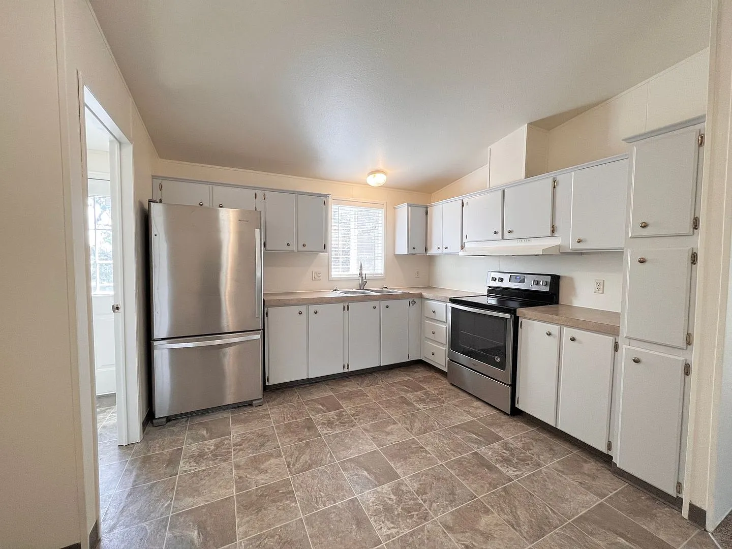 Check Out This Beautiful Home Near Tumalo On 2 Acres Of Land!! — Photo 3