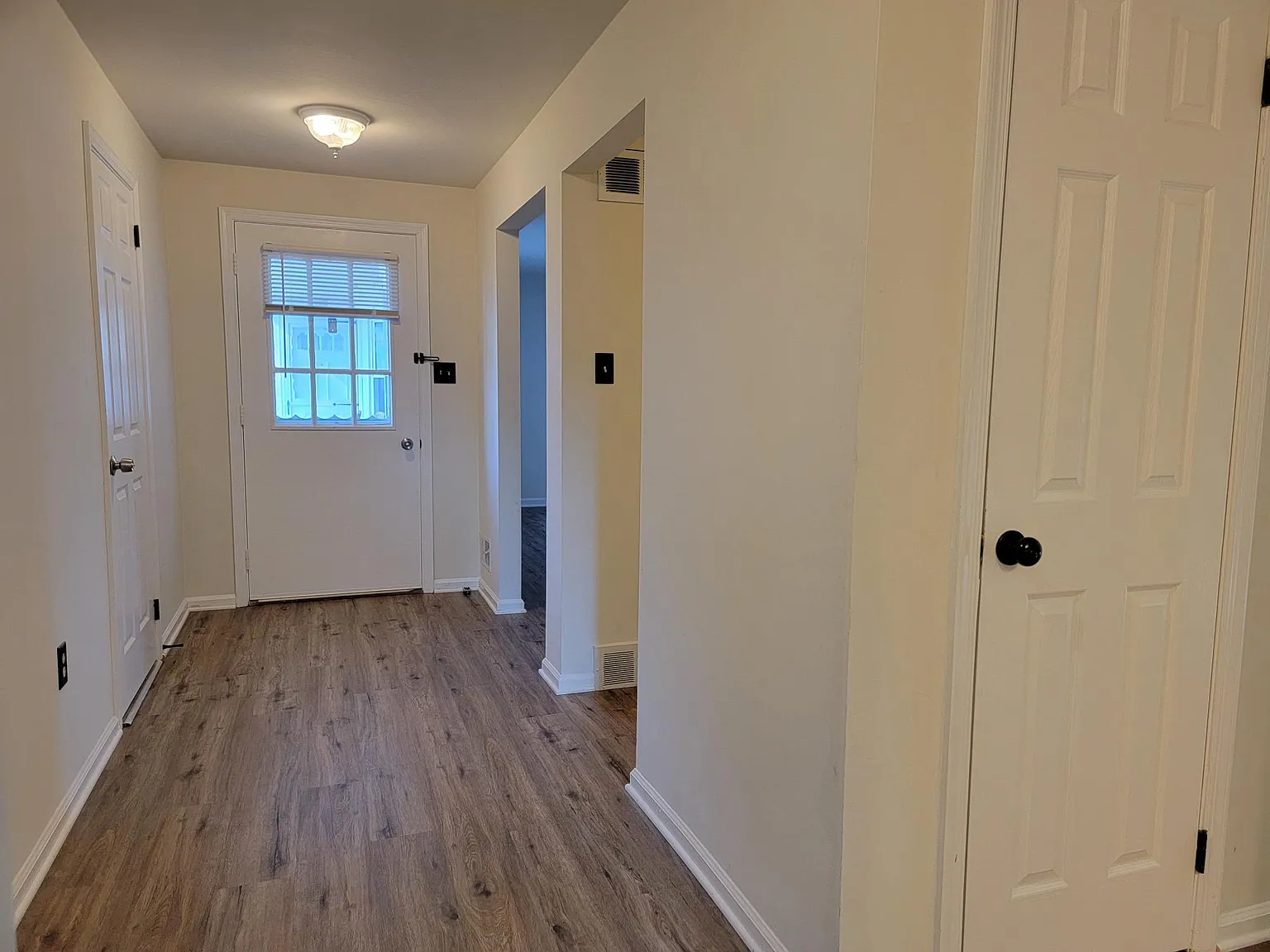 3 bed, 1.5 bath, 1436 sqft, $1,795 — Photo 2