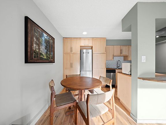 4th image of 1549 Kitchener St #104