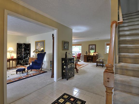 3rd image of 8021 Maple Run Ln
