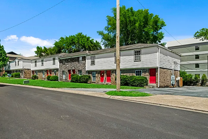 Building Photo - 607 Chickadee Dr #7