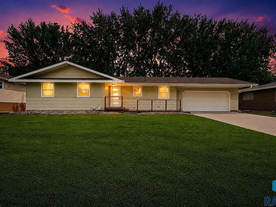 1st image of 1912 E Sylvan Cir