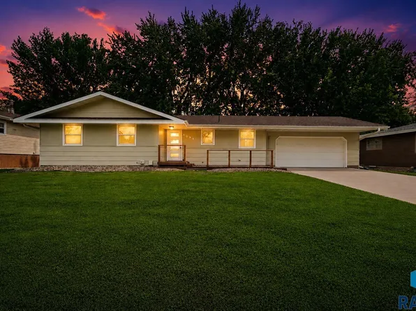 1912 E Sylvan Cir, Brandon, SD 57005