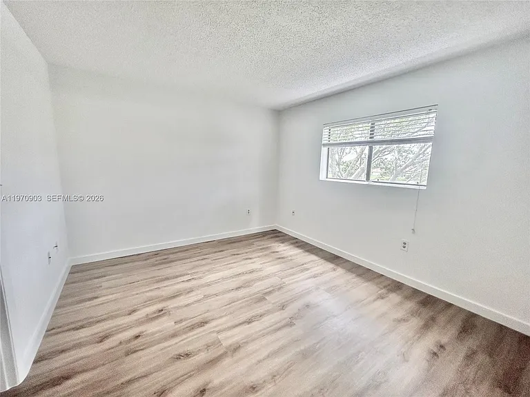 400 Palm Cir W #201 — Photo 22