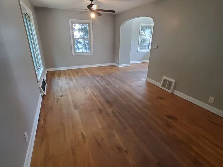 1018 E Wilbur Ave — Photo 4