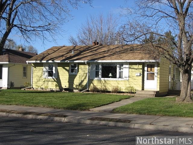 1st image of 211 Poplar St E