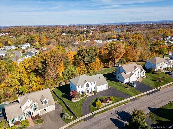 3rd image of 89 Boulder Dr