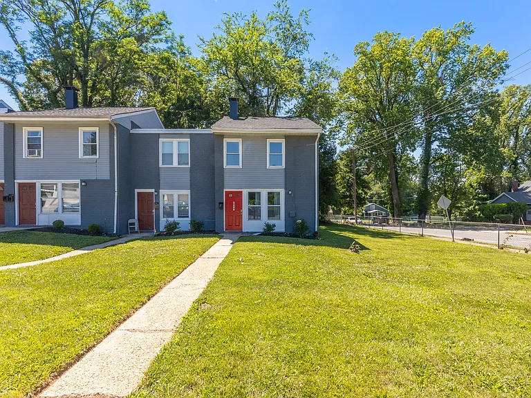 4711 Navarro Ave — Photo 1