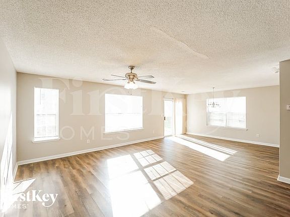 5th image of 6222 Hickory Lane Cir